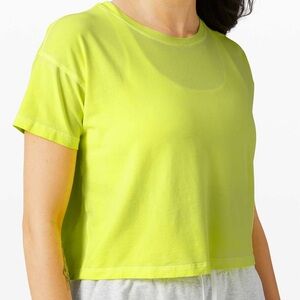 Women’s 4 Lululemon Cates Tee Fade
Sublimado Pigment Dye Highlight Yellow